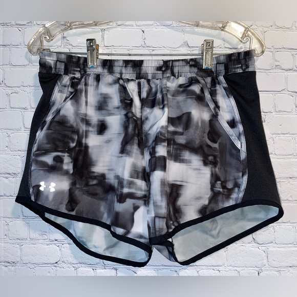 Under Armour Shorts - Picture 2 of 15